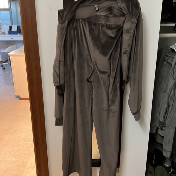 SKIMS set. Very soft and super comfortable. Worn once - Picture 5 of 5